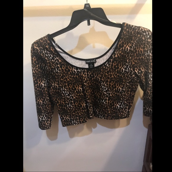 Wet Seal Tops - NWOT Half sleeve Crop Top